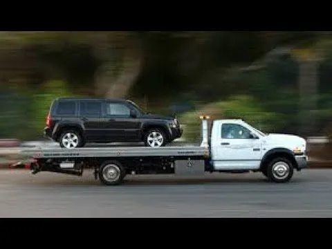 tow truck on Soquel Drive for towing in Soquel CA